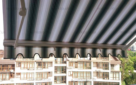 Ліктьова висувна маркіза від сонця на балконі Київ 1