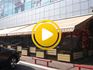 Видео - Выдвижные локтевые маркизы Giant для террасы кафе