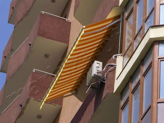 Солнцезащитная выдвижная маркиза на балкон Rodi