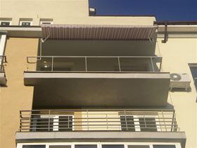 Сонцезахисна висувна маркіза Rodi на балкон