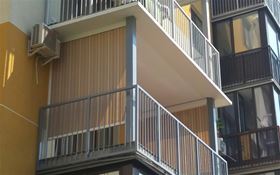 Солнцезащита балкона - установка тканевых ролетов